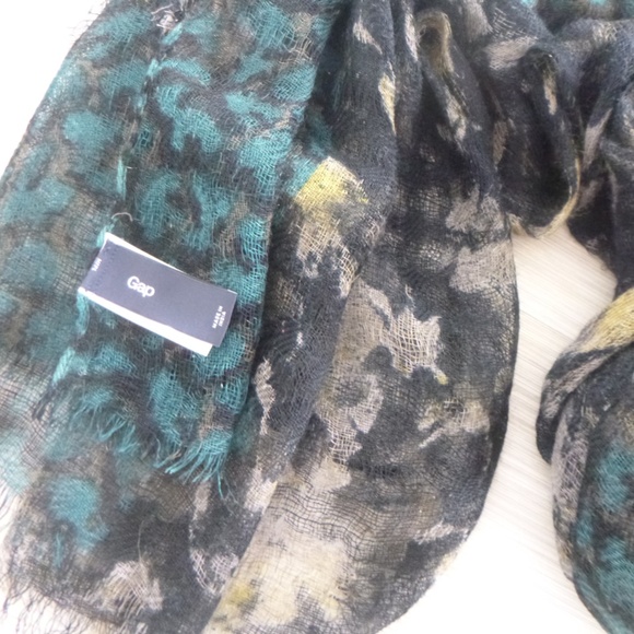 GAP LONG SHEER SILKY WOOL SCARF w/BONUS GIFT - Picture 3 of 15